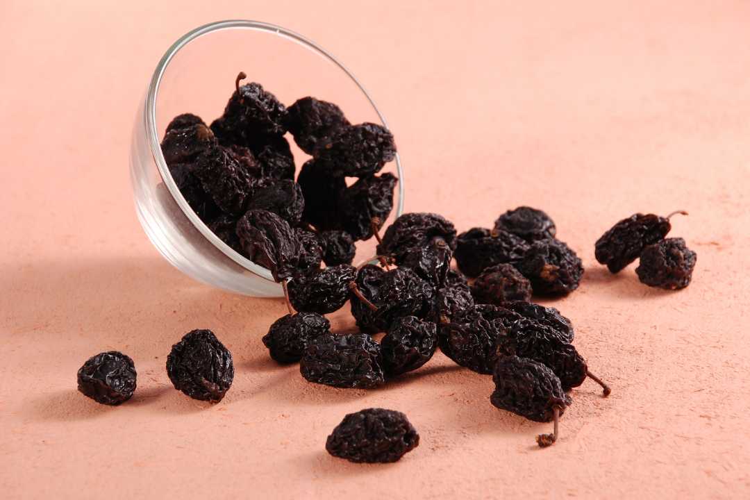 7 Health Benefits of Eating Prunes in Pregnancy - Healthy Master
